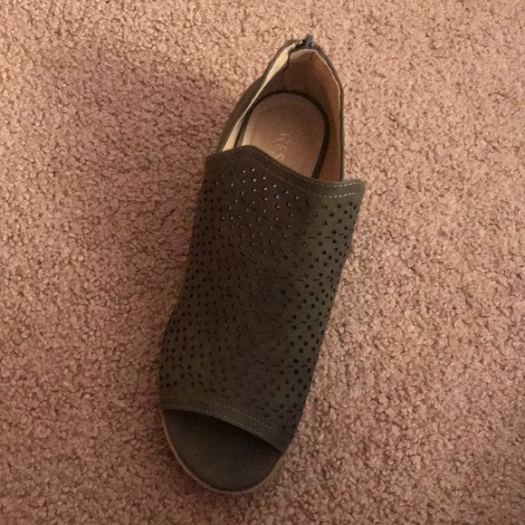 Sandals - Picture 2 of 3